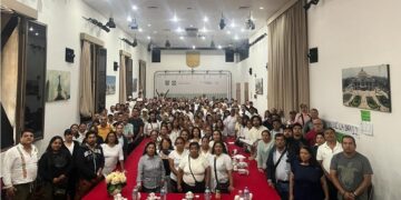 Los 205 comerciantes que desde el miércoles mantienen un plantón en el salón de usos múltiples de la Secretaría de Gobierno de la Ciudad de México (SecGob) ayer recibieron una propuesta por parte de los enviados por el subsecretario Ricardo Ruiz, que consideraron inaceptable.