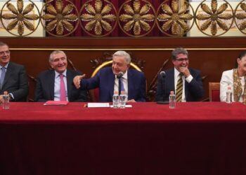 Va una sugerencia que seguramente garantizará la unidad de Morena en la selección de su candidato presidencial y hasta después incluso lo podrían replicar en la Ciudad de México. El artículo 44 de los estatutos de Morena