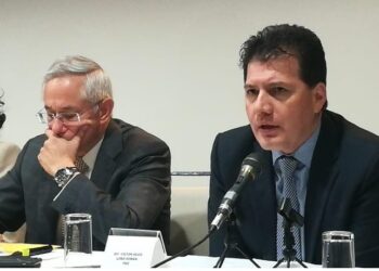 Los diputados del PRD en el Congreso de la CDMX, comandados por Víctor Hugo Lobo, ya le enviaron un ultimátum a su vicecoordinador, Jorge Gaviño, quien hace una semana anunció su apoyo pleno a la candidatura presidencial de Claudia Sheinbaum, de Morena.