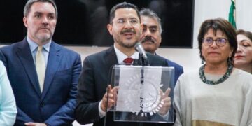 «El sello del Gobierno seguirá siendo poner el poder al servicio de la gente»: Batres