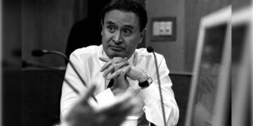 Apenas iniciado su gobierno, el 5 de diciembre de 2018 la jefa de Gobierno, Claudia Sheinbaum ordenó una persecución contra el periodista Ricardo Rocha (qepd) para destituirlo antes de tiempo de la Dirección General del Canal del Congreso de la Ciudad de México, en la cual tenía contrato firmado hasta 2022.