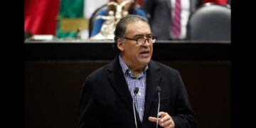 La elección consecutiva es la figura jurídica que establece la prerrogativa de un ciudadano que desempeña un cargo de elección popular, a ser postulado para ocupar nuevamente dicho cargo por otro periodo y de manera consecutiva. FOTO: Cámara de Diputados