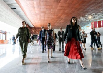 La jefa de Gobierno, Claudia Sheinbaum dijo que una encuesta elaborada por el INEGI da como resultado que el 67 por ciento de las personas entrevistadas afirman que México está preparado para que una mujer encabece la Presidencia de la República. Pero no sólo eso, además quieren que una mujer sea presidente.