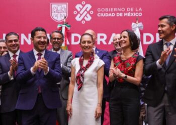 Al anunciar que solicitará licencia definitiva a la Jefatura de Gobierno de la CDMX a partir del viernes 16, Claudia Sheinbaum presumió que por hoy encabeza las encuestas rumbo a la elección presidencial del 2024, y que será la primera presidenta de México.