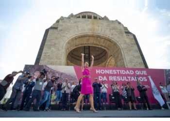 Al rendir un informe de cierre de su administración y despedirse de ella, a cuatro años y medio de haber comenzado, la jefa de Gobierno, Claudia Sheinbaum resaltó que no le está diciendo un adiós a la Ciudad de México ni a su gente, si no que va seguir “una etapa decisiva para nuestra patria”,