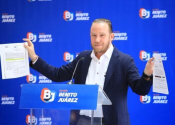 El alcalde de Benito Juárez, Santiago Taboada, acusó que en la Fiscalía General de Justicia de la Ciudad de México (FGJCDMX) que encabeza Ernestina Godoy, hay altos funcionarios que presuntamente están ligados a la desaparición de los 43 normalistas de Ayotzinapa, y que ahora su labor es perseguir a los opositores, no a los delincuentes.