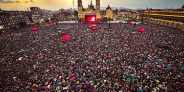 La jefa de Gobierno de la Ciudad de México Claudia Sheinbaum dio a conocer que el concierto de la agrupación musical “Los Fabulosos Cadillacs” efectuado en el Zócalo capitalino dejó una derrama económica de aproximadamente 980 millones de pesos.