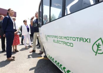 Claudia Sheinbaum reiteró que sólo va a solicitar licencia a la Jefatura de Gobierno de la Ciudad de México si es que gana la encuesta y se convierte en la candidata presidencial de su partido, Morena.