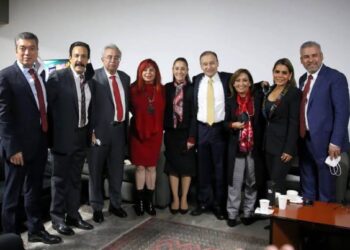 Cómo el viejo PRI, cargada de gobernadores con Sheinbaum