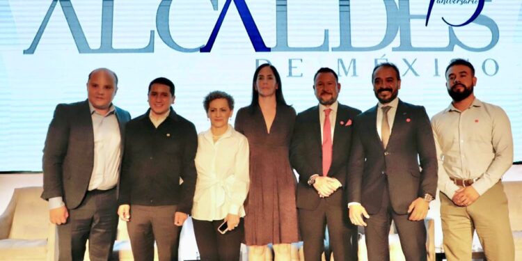 En Álvaro Obregón se trabaja cotidianamente en diversos programas de apoyo a las mujeres con el fin de empoderarlas y protegerlas de la violencia de género y puedan desempeñarse eficientemente en el importante rol que representan como el pilar fundamental de la familia, aseguró la alcaldesa, Lía Limón