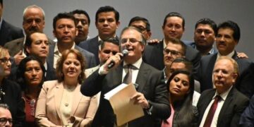 Anuncia Ebrard su renuncia a la SRE