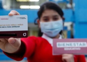 Sheinbaum anuncia aumento de 100 pesos en programa ‘Uniformes y Útiles Escolares’