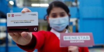 Sheinbaum anuncia aumento de 100 pesos en programa ‘Uniformes y Útiles Escolares’