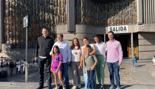 Previo al arranque de su campaña, Monreal visita la Basílica y se encomienda a la Vírgen de Guadalupe