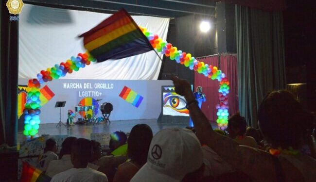 Realizan la primera marcha LGBTIQ+ en el Reclusorio Varonil Oriente