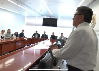 Urge en México contar con jóvenes talentosos y con compromiso social, consideró Ricardo Monreal