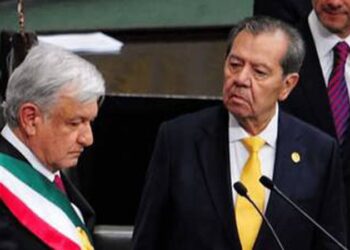 Momento histórico entre otros, cuando Porfirio Muñoz Ledo, entrega, el primero de diciembre del 2018, la banda presidencial al actual presidente Andrés Manuel López Obrador. Y seguramente, este momento jamás será olvidado para el tabasqueño, así como las criticas incomodas que nacieron años después de don Porfirio, en la forma de llevar las riendas del país.