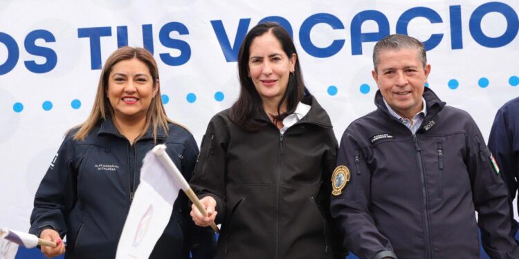 Un total de 45 unidades oficiales, 16 potros y 90 elementos pertenecientes a las políticas de seguridad Blindar Álvaro Obregón, Escudo Coyoacán y Blindar Tlalpan estarán realizando recorridos de seguridad y acciones de proximidad vecinal en total coordinación con la Secretaría de Seguridad Ciudadana (SSC) de la Ciudad de México.