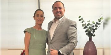 El 'Chimoltrufio' Gonzalo Espina así como dice una cosa, dice otra. Ayer calificaba de "mamarracho" al presidente López Obrador y hoy a poya a Claudia Sheinbaum, de quien dice es más panista que Xóchitl Gálvez.