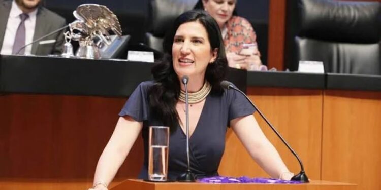 La senadora del PÁN por la Ciudad de México Kenia López se destapó por la candidatura de la oposición para la elección del 2024 este lunes en la llamada conferencia “contramañanera”.