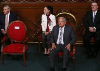 Todo indica que el presidente Andrés Manuel López Obrador regresará al plan original de sólo tres corcholatas: la ganadora, Claudia Sheinbaum; el perdedor, Marcelo Ebrard, y quien le levante el brazo a la triunfadora, Adán López.