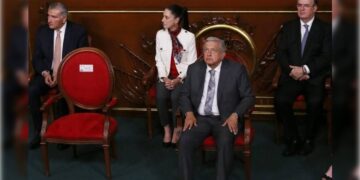 Todo indica que el presidente Andrés Manuel López Obrador regresará al plan original de sólo tres corcholatas: la ganadora, Claudia Sheinbaum; el perdedor, Marcelo Ebrard, y quien le levante el brazo a la triunfadora, Adán López.