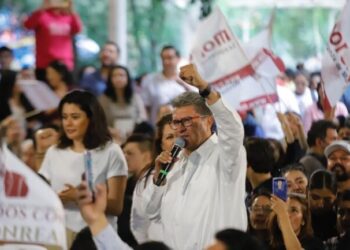 En la última semana, versiones políticas derivaron en publicaciones en medios de comunicación que apuntaban que Ricardo Monreal declinaría sus aspiraciones presidenciales en favor de otra de las corcholatas: que por Adán López, que por Marcelo Ebrard, que por Claudia Sheinbaum.  