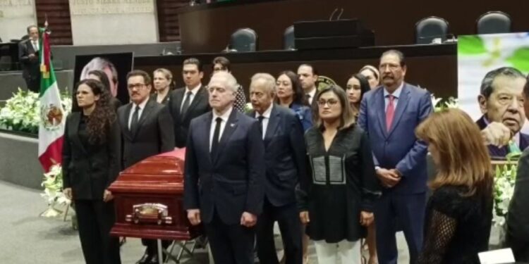 Es una constante en el mundo, y nuestro país no es la excepción, que cuando vienen momentos políticos importantes, muere un actor político que seguramente iba a aportar su inteligencia, su mesura y su amor por México en esa coyuntura.