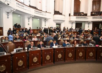 Es probable que el Congreso de la Ciudad de México haya sido más productivo en el Periodo Extraordinario celebrado el viernes pasado, que en todo el Periodo Ordinario anterior, debido a que los diputados discutieron y aprobaron prácticamente por unanimidad 52 dictámenes