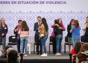Por tercera ocasión en la última semana el jefe de Gobierno Martí Batres anunció acciones a favor de las mujeres, un sector de la población que de acuerdo con estudios de opinión pública en su mayoría no aprobó en la gestión de Claudia Sheinbaum al frente del Gobierno de la capital.