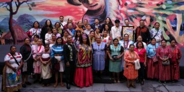 Martí Batres, jefe de Gobierno encabezó la presentación de la IX Fiesta de las Culturas Indígenas, Pueblos y Barrios Originarios de la Ciudad de México 2023 e invitó a los paseantes nacionales y extranjeros a conocer y a consumir las artesanías, gastronomía y otras actividades artísticas y culturales que se exhibirán en esta celebración. 