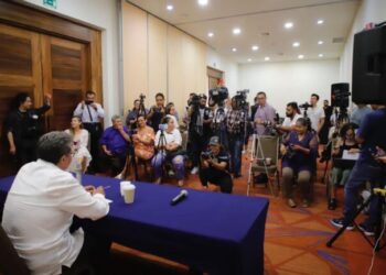 Dice Monreal que no es hora para amagar con salirse de Morena si no te favorecen resultados de encuestas