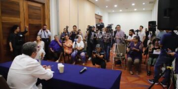 Dice Monreal que no es hora para amagar con salirse de Morena si no te favorecen resultados de encuestas