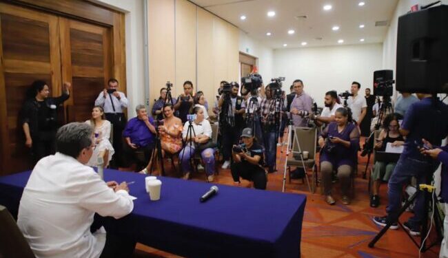 Dice Monreal que no es hora para amagar con salirse de Morena si no te favorecen resultados de encuestas