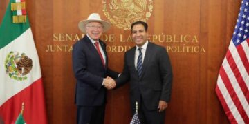 Se reúnen Eduardo Ramírez y Ken Salazar en el Senado para afinar la cooperación bilateral México-EU