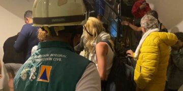 Rescatan a 60 huéspedes atrapados en hotel de la   colonia Roma