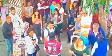 Reparten sartenes en CDMX a nombre  de Sheinbaum y Batres la deslinda