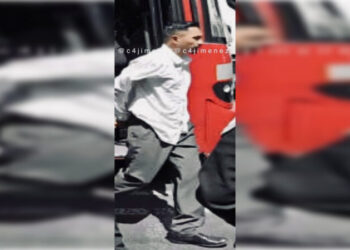 Chofer del Metrobús amenaza con pistola a automovilista