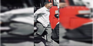 Chofer del Metrobús amenaza con pistola a automovilista