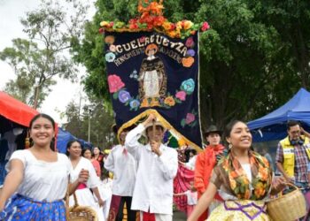 El color y la tradición de la Guelaguetza presente en el Parque Tezozómoc
