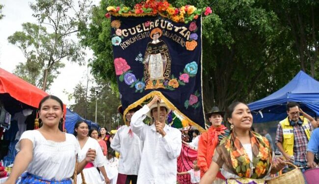 El color y la tradición de la Guelaguetza presente en el Parque Tezozómoc