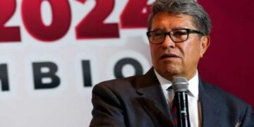 ‘Ni me bajo, ni me rajo’; Monreal reitera sus aspiraciones a la presidencial