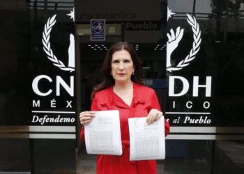 Presenta Kenia López ante CNDH quejas contra AMLO