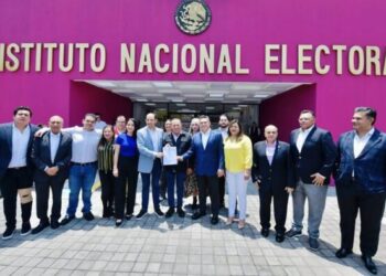 Dirigentes de Va por México registran ante el INE al Frente Amplio