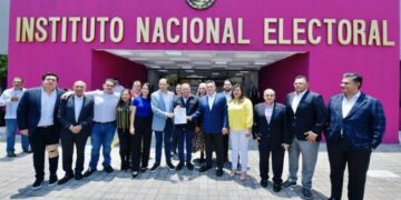 Dirigentes de Va por México registran ante el INE al Frente Amplio
