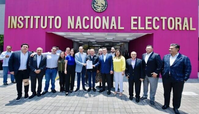 Dirigentes de Va por México registran ante el INE al Frente Amplio