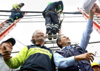 En esta ocasión las brigadas de trabajo de las empresas responsables acudieron al pueblo de La Candelaria. Se trabaja en coordinación con empresas de telecomunicaciones.