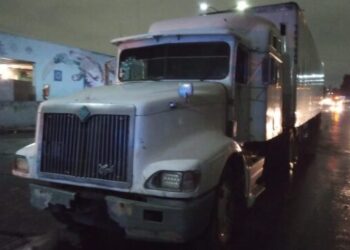 Evitan robo de trailer en la Central de Abasto