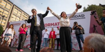 Monreal pasó la primera y muy compleja aduana la pasó muy bien, esa que deben aprobar todos los políticos que pretendan gobernar la Ciudad de México: salir airosos de la Plaza de Las Tres Culturas. FOTO: X Ricardo Monreal