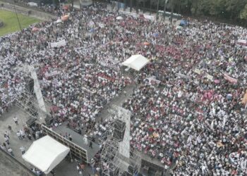 En la Plaza de las Tres Culturas, lugar donde cerró el proceso interno de Morena, Ricardo Monreal dijo que está preparo para asumir con responsabilidad los retos de un nuevo estado de bienestar, ya que conoce muy bien lo que pasa en el país.